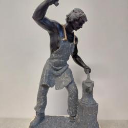 Statuette forgeron