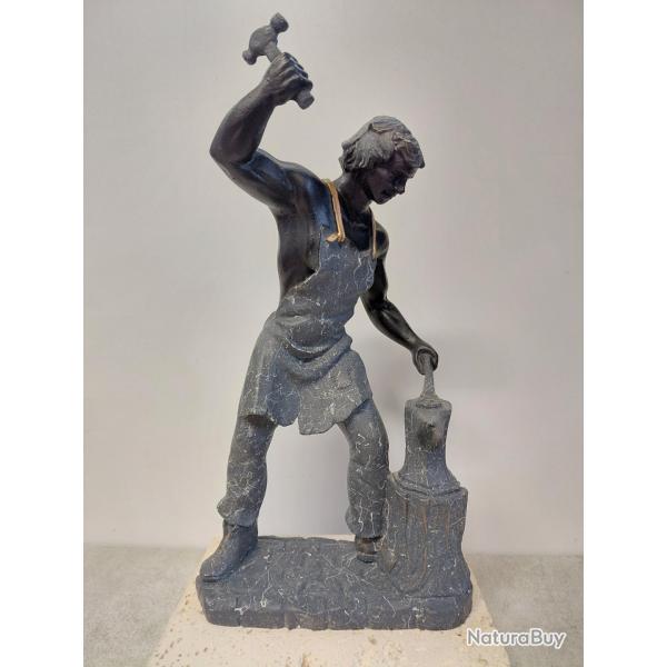 Statuette forgeron