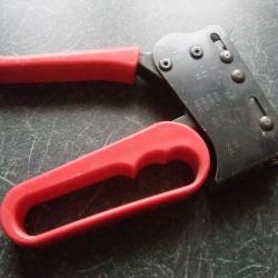 Pince de montage Emhart Molly pour chevilles m&eacute;talliques &agrave; expansion