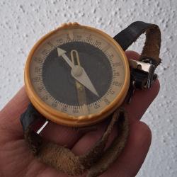 BOUSSOLE DE POIGNET MILITARIA SOVI&Eacute;TIQUE ANN&Eacute;ES 60/70 URSS CCCP