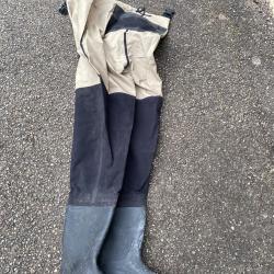 Cuissarde pour la p&ecirc;che bottes int&eacute;gr&eacute;es et bretelles