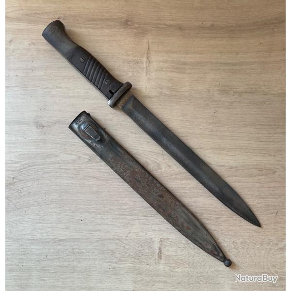 Belle ba�onnette type Mauser K98, compl�te avec son fourreau m�tallique.