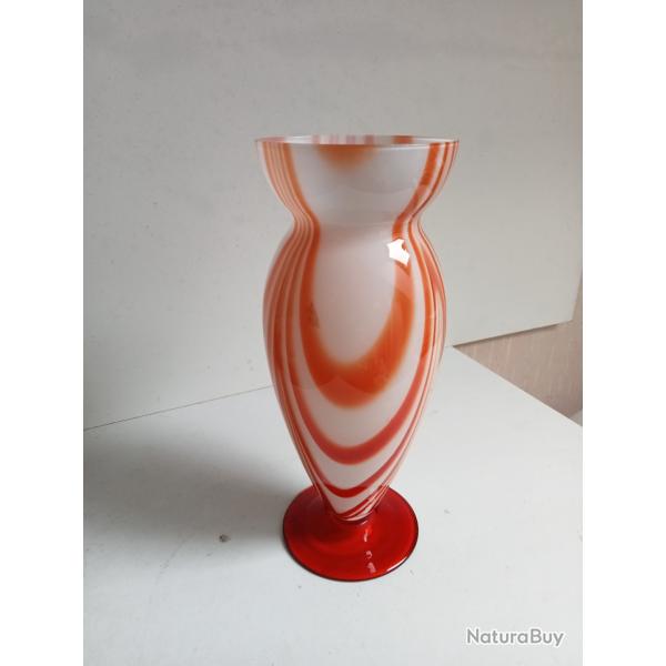 vase opaline des ann�e 50 hauteur 20 cm x 8 cm