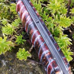 Couteau friction ( pi&eacute;montais ) lame damas 80 couches 65 mm , manche 90 mm molaire de mammouth .