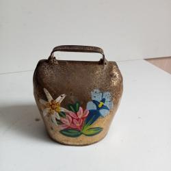 clochette peint en laiton hauteur 9,5 cm x 9 cm