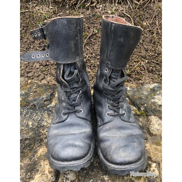 RANGERS  brodequins T 41 authentiques Arm�e Fran�aise cuir gothique chasse  1977