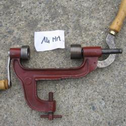 UN SERTISSEUR CAL 14MM