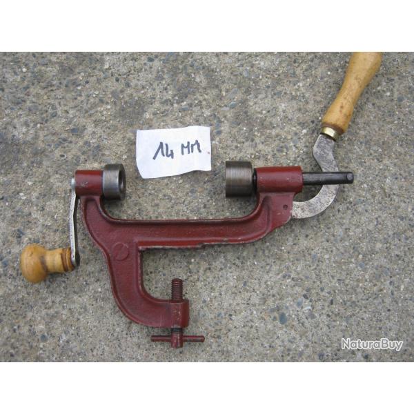 UN SERTISSEUR CAL 14MM