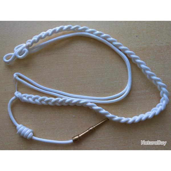 Fourrag�re blanche c�r�monie 1 ferret dor� Police