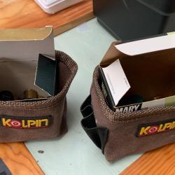 Deux sacoches porte bo&icirc;te cartouches