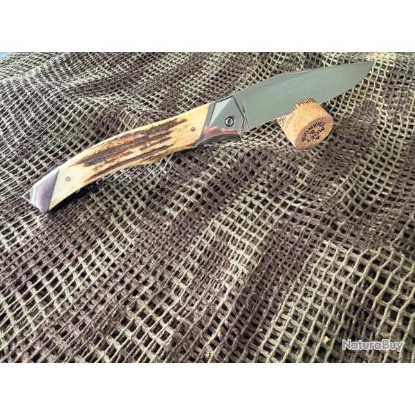 GRAND COUTEAU PLIANT FABRIQU� � LAGUIOLE BOIS DE CERF ACIER RW34