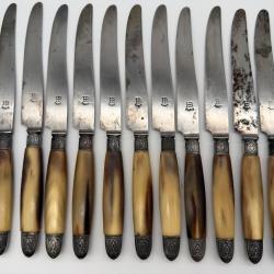 S&eacute;rie Lot 11 Couteaux Table Anciens HB PARIS Henri B&eacute;ard Manche Corne M&eacute;tal Argent&eacute;