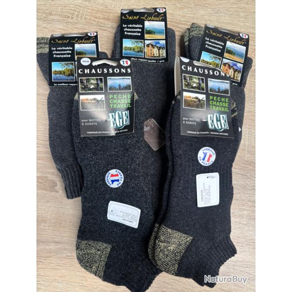 lot de 3 magnifiques chaussettes + deux chaussons a vendre aux ench�res d�stockage chasse ench�re 10