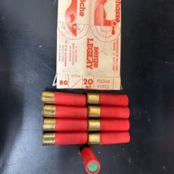 Une bo&icirc;te de cartouches calibre 20/65