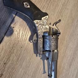 Revolver a broche grav&eacute; type lefaucheux 8 mm