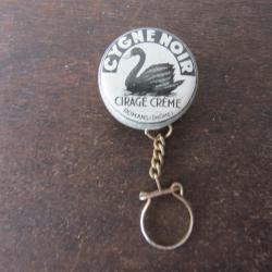 Porte cl&eacute;s en m&eacute;tal cirage Cygne noir 1950-1960