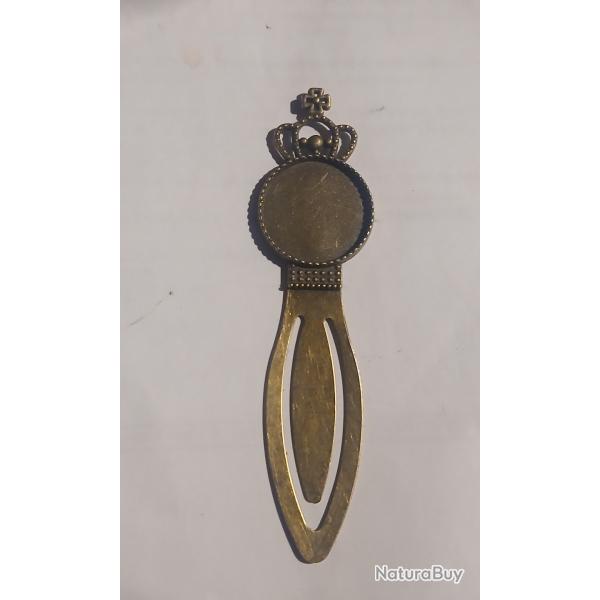 MARQUE PAGE EN LAITON COURONNE