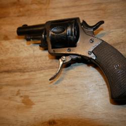 Revolver BULLDOG en 320, bonne m&eacute;canique parfaitement fonctionnelle et sans jeu