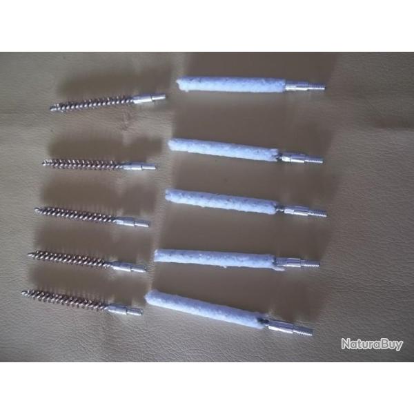 Lot de brosses et �couvillons cal 22