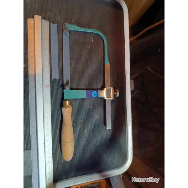 Ancienne petite scie armurier horloger r�glable et multi lame