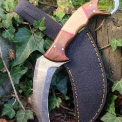 Couteau Karambit Lame Damas Acier 256 Couches Manche 2 Bois Etui Nylon Fabrication Artisanale 000