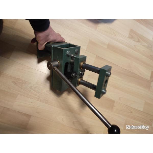 Presse monostation armes de poing