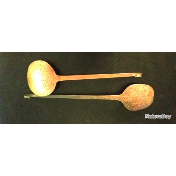 paires de deux ancienne �cumoires cuivre