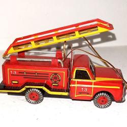 petit camion de pompier m&eacute;tallique