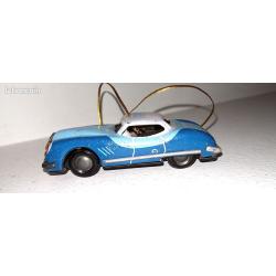 ancien petite voiture m&eacute;tallique