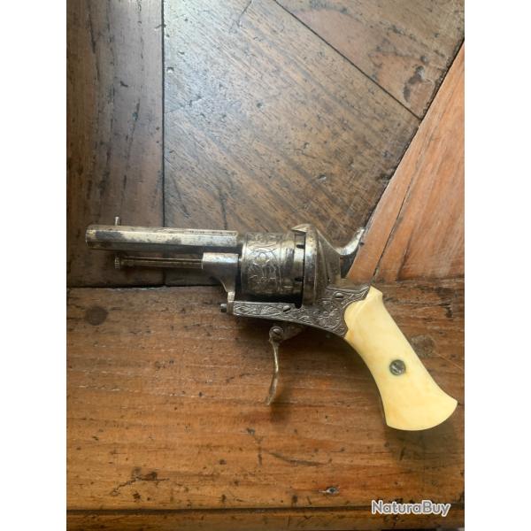 Petit revolver � broches