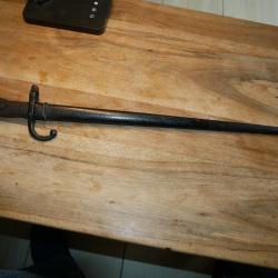 Ba&iuml;onnette de GRAS 1874 dat&eacute;e 1880 fourreau repeint, dans son jus de d&eacute;couverte