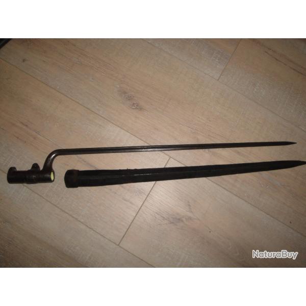 BAIONNETTE AUTRICHIENNE A DOUILLE A LAME CRUCIFORME AVEC SON RARE FOURREAU CUIR