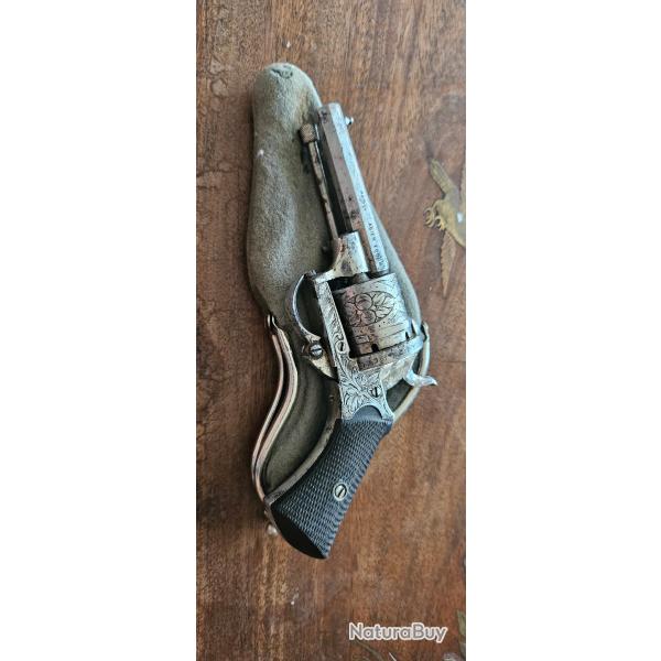 Revolver ancien type Lefaucheux 5 mm dans �tui porte-monnaie - XIXe si�cle