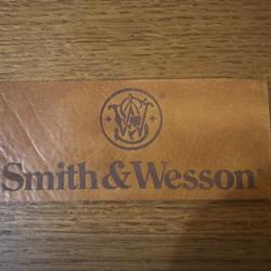 Logo Smith & Wesson sur cuir grand mod&egrave;le