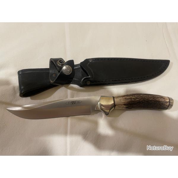 Couteau de chasse Nieto 8702 manche bois de cerf �tui cuir