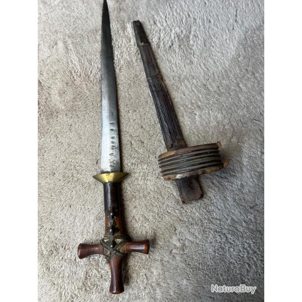 Couteau � lame fixe