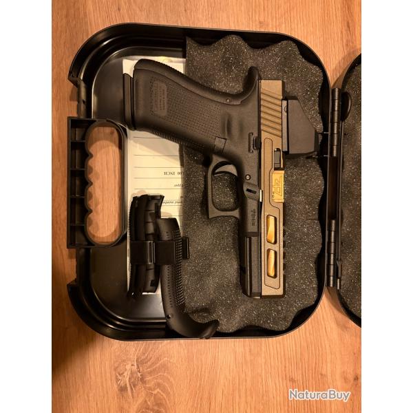 Glock 17 Gen 5 Zaffiri Custom 9x19 mm + point rouge swampfox