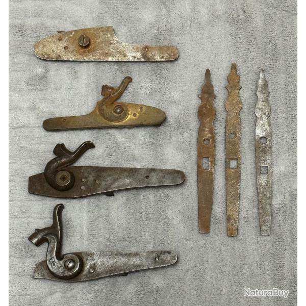 Important Lots De Platines Et Diverses Pi�ces Pour Pistolet Ou Fusils de Collection