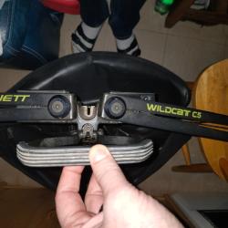 Arbal&egrave;te Barnett Wildcat C5 hors service, pour pi&egrave;ces. Support de demi arc g. cass&eacute; dans la masse...