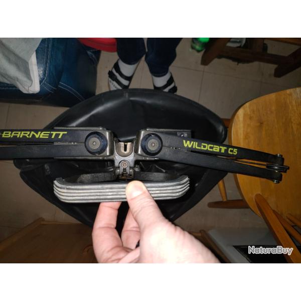 Arbal�te Barnett Wildcat C5 hors service, pour pi�ces. Support de demi arc g. cass� dans la masse...