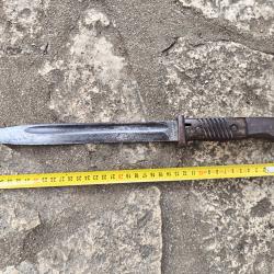 Ba&iuml;onnette allemande k98 1942 plaquettes bak&eacute;lite.Fabrication code CRS, Solingen. Sans fourreau