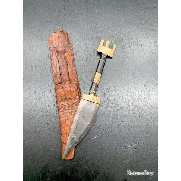 BEAU COUTEAU AFRICAIN BILAO, SOMALIE, MANCHE EN CORNE ET LAITON