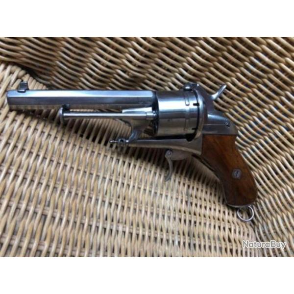 Magnifique revolver CHAMELOT ET DELVIGNE ��de gaucher ��calibre 12mm � broche