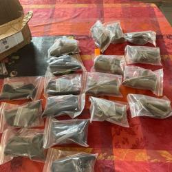 Vends lots revendeurs poign&eacute;e avant tactique avec repose pousse neuf et n&eacute;cessaire de montage