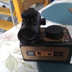 Vis&eacute;  point rouge et vert