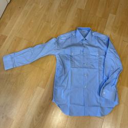 chemise bleu ciel homme epaulette col ferm&eacute;