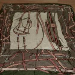 carr&eacute; foulard 100% soie vintage  84 x 84 CM