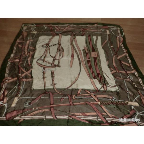 carr� foulard 100% soie vintage  84 x 84 CM