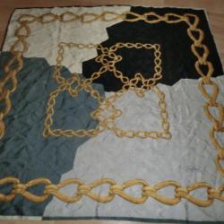 carr&eacute; foulard 100% soie vintage sign&eacute;  87 x 87 CM