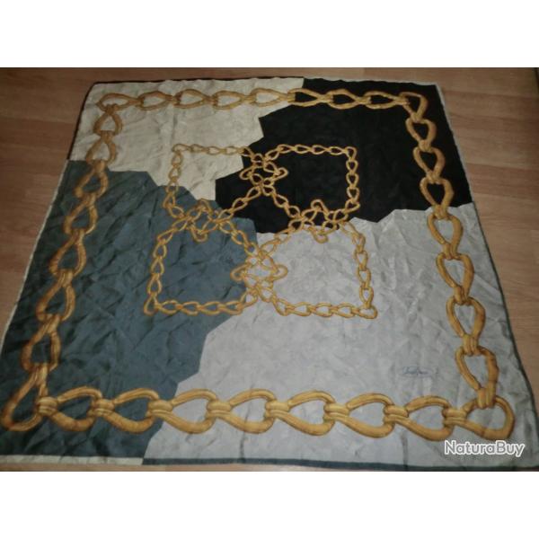 carr� foulard 100% soie vintage sign�  87 x 87 CM
